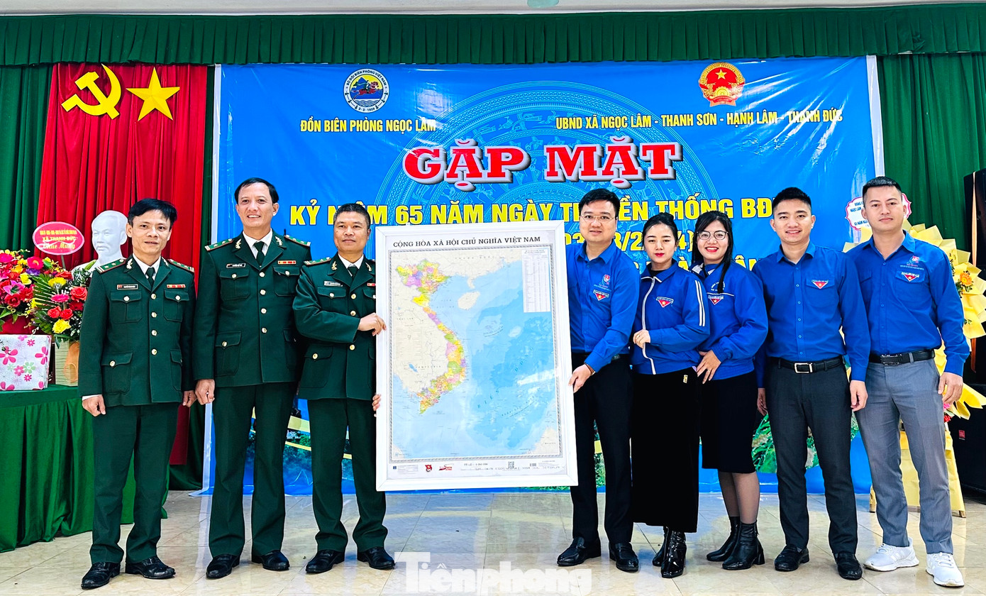 Được biết, trong 2 tuần đầu thực hiện Tháng thanh niên, tuổi trẻ Thanh Chương đã triển khai được nhiều công trình, phần việc ý nghĩa. Các cấp bộ Đoàn từ huyện đến cơ sở đã triển khai nhiều hoạt động như: Điều động hơn 300 cán bộ, đoàn viên thanh niên tham gia các hoạt động tại lễ khởi động tháng thanh niên cấp Trung ương Đoàn tại khu di tích lịch sử Truông Bồn với nhiều hoạt động như: trồng cây xanh; Tổ chức các gian hàng trưng bày, giới thiệu và các trò chơi truyền thống của đồng bào dân tộc thiểu số; Tham gia cuộc thi vẽ tranh Tự hào một dải non sông với chủ đề “Theo dòng lịch sử” và đạt giải Nhì toàn tỉnh; Tham gia chương trình tuyên truyền kiến thức pháp luật về an toàn giao thông, tập huấn lái xe an toàn.