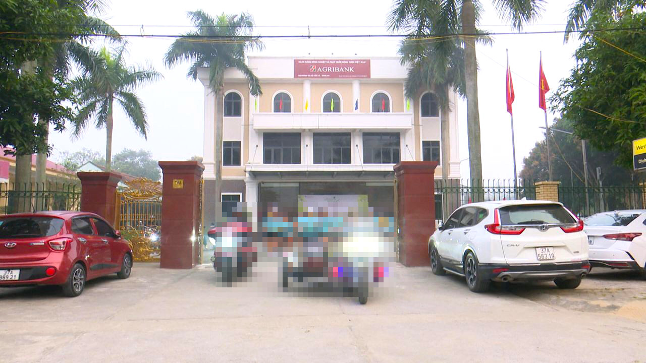 Trụ sở Ngân hàng Agribank chi nhánh Cửa Lò (Nghệ An) nơi xảy ra sự việc. Trụ sở Ngân hàng Agribank chi nhánh Cửa Lò (Nghệ An) nơi xảy ra sự việc.