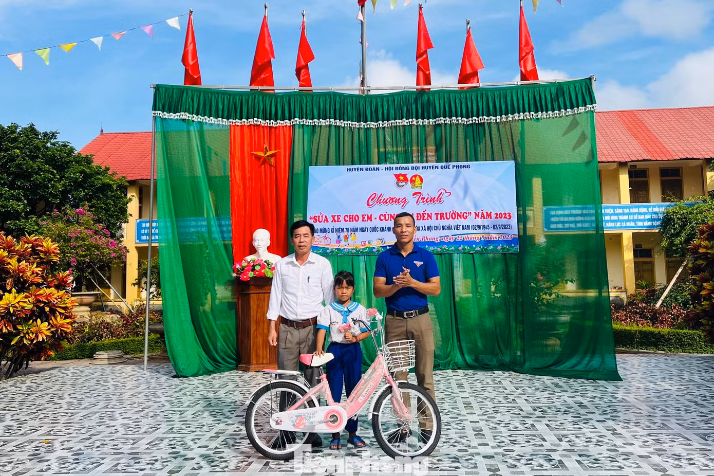 Ban Thường vụ Huyện đoàn Quế Phong mong rằng chương trình ý nghĩa này sẽ là hoạt động thường niên của Thanh niên Quế Phong cũng như nhân rộng ra các địa phương khác. Những chiếc xe sẽ là hành trang giúp con đường đến trường của các em học sinh vơi bớt khó khăn, tạo động lực giúp các em nỗ lực cố gắng vươn lên trong học tập.