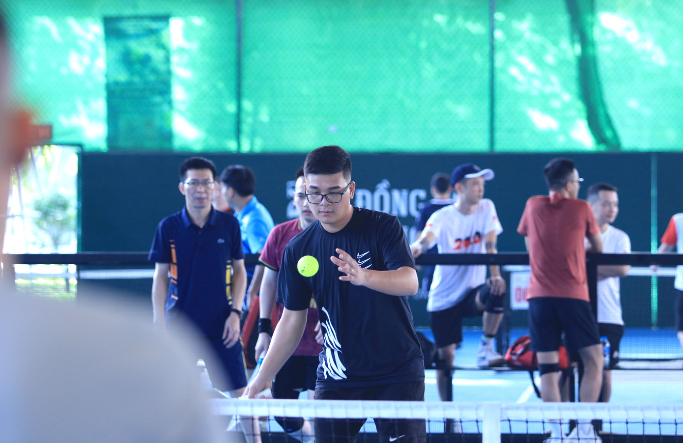 Các vận động viên tham gia giải tiến hành khởi động. Các vận động viên tham gia giải tiến hành khởi động.