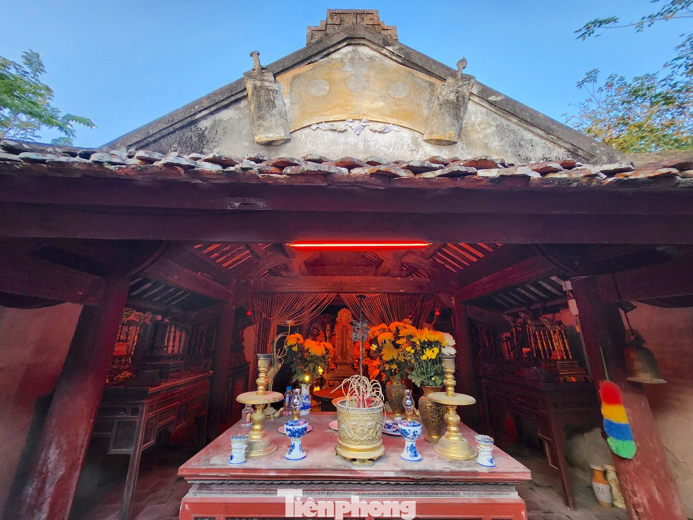 Trải qua hàng trăm năm, đền Cả vẫn giữ được nét đẹp độc đáo, cổ kính.