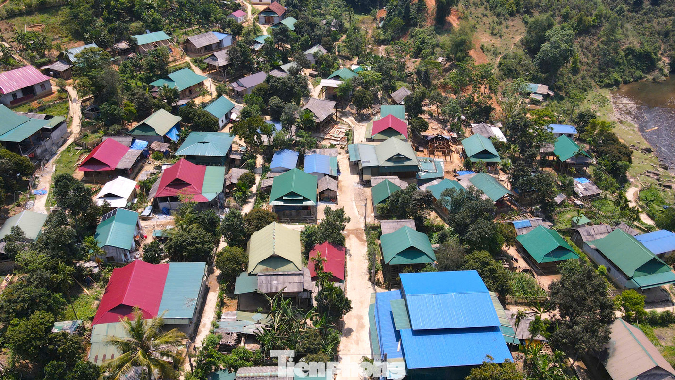 Những ngôi nhà kiên cố đang dần thay thế những ngôi nhà tạm bợ, dột nát ở xã Tam Hợp.