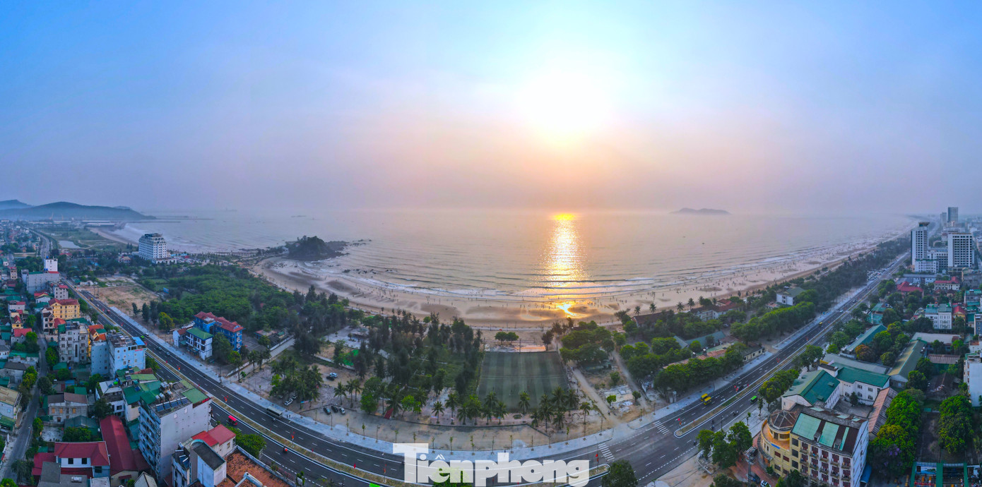 Về với Cửa Lò ngày nay, du khách sẽ thấy một đô thị biển khác xưa khi có một không gian bãi biển thoáng đãng, một bãi biển trong lành, sạch đẹp.