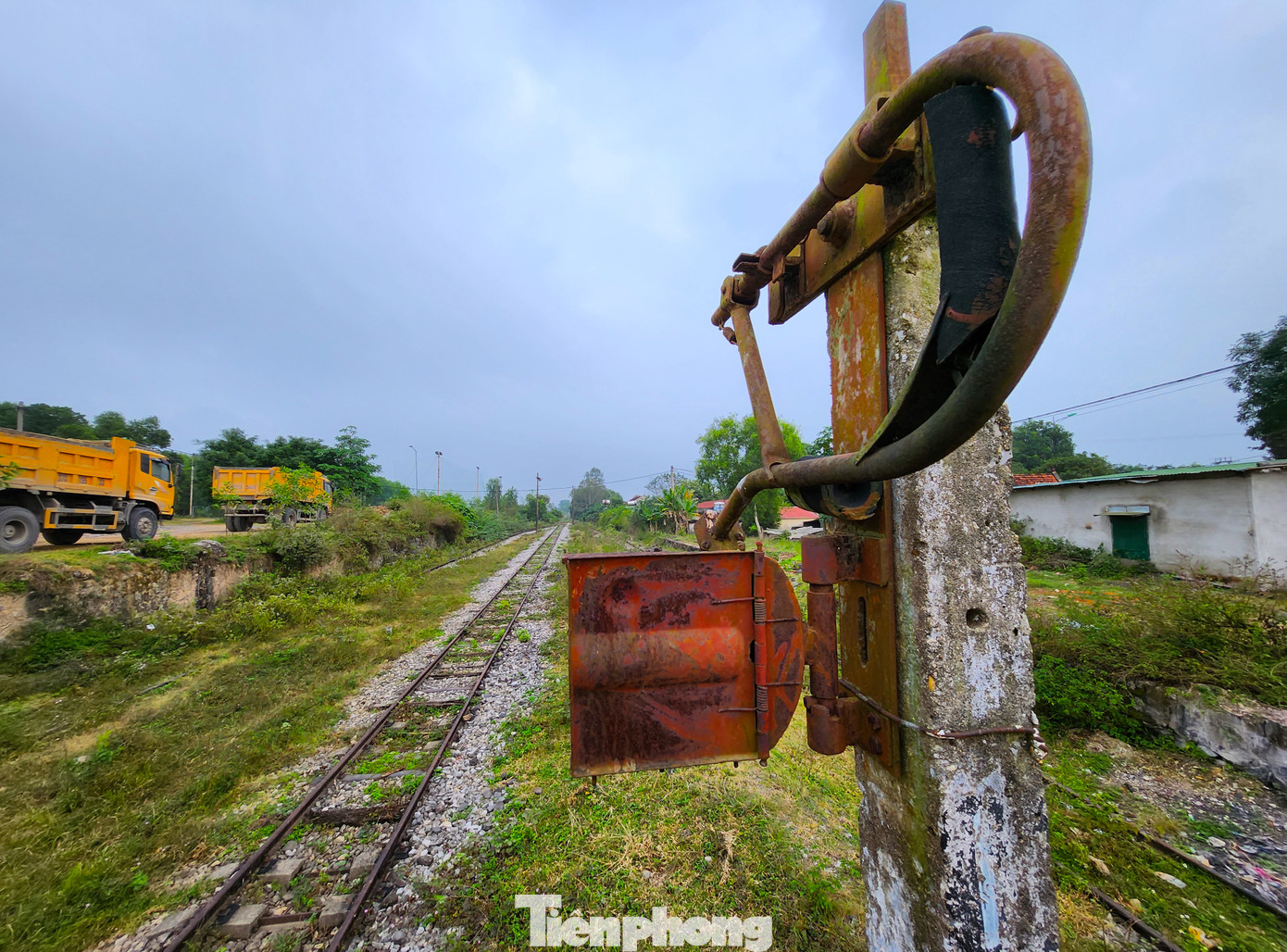 Thời gian qua, cử tri thị xã Thái Hòa đã có kiến nghị về việc di dời nhà ga Nghĩa Đàn ra khỏi Trung tâm thị xã do tuyến đường sắt đã dừng hoạt động hơn 10 năm qua. Bộ GTVT sau đó đã có văn bản trả lời sẽ tiếp tục duy trì tuyến đường sắt này.