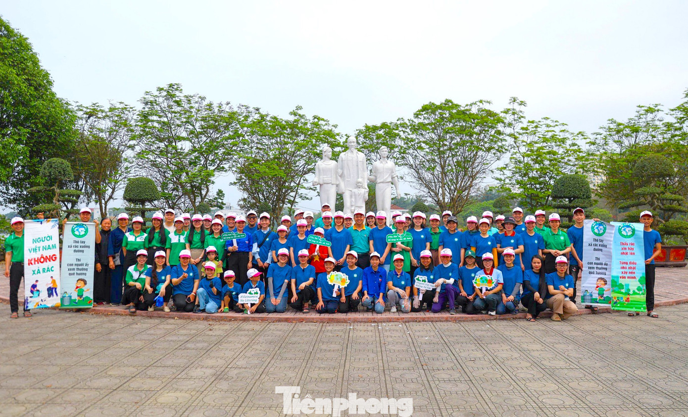 Hơn 500 tình nguyện viên là thành viên Hội Yêu Rác Nghệ An, thanh niên phật tử chùa Viên Quang đã cùng tham gia chương trình Clean Day tại nhiều địa điểm trên địa bàn Nghệ An. Hơn 500 tình nguyện viên là thành viên Hội Yêu Rác Nghệ An, thanh niên phật tử chùa Viên Quang đã cùng tham gia chương trình Clean Day tại nhiều địa điểm trên địa bàn Nghệ An.