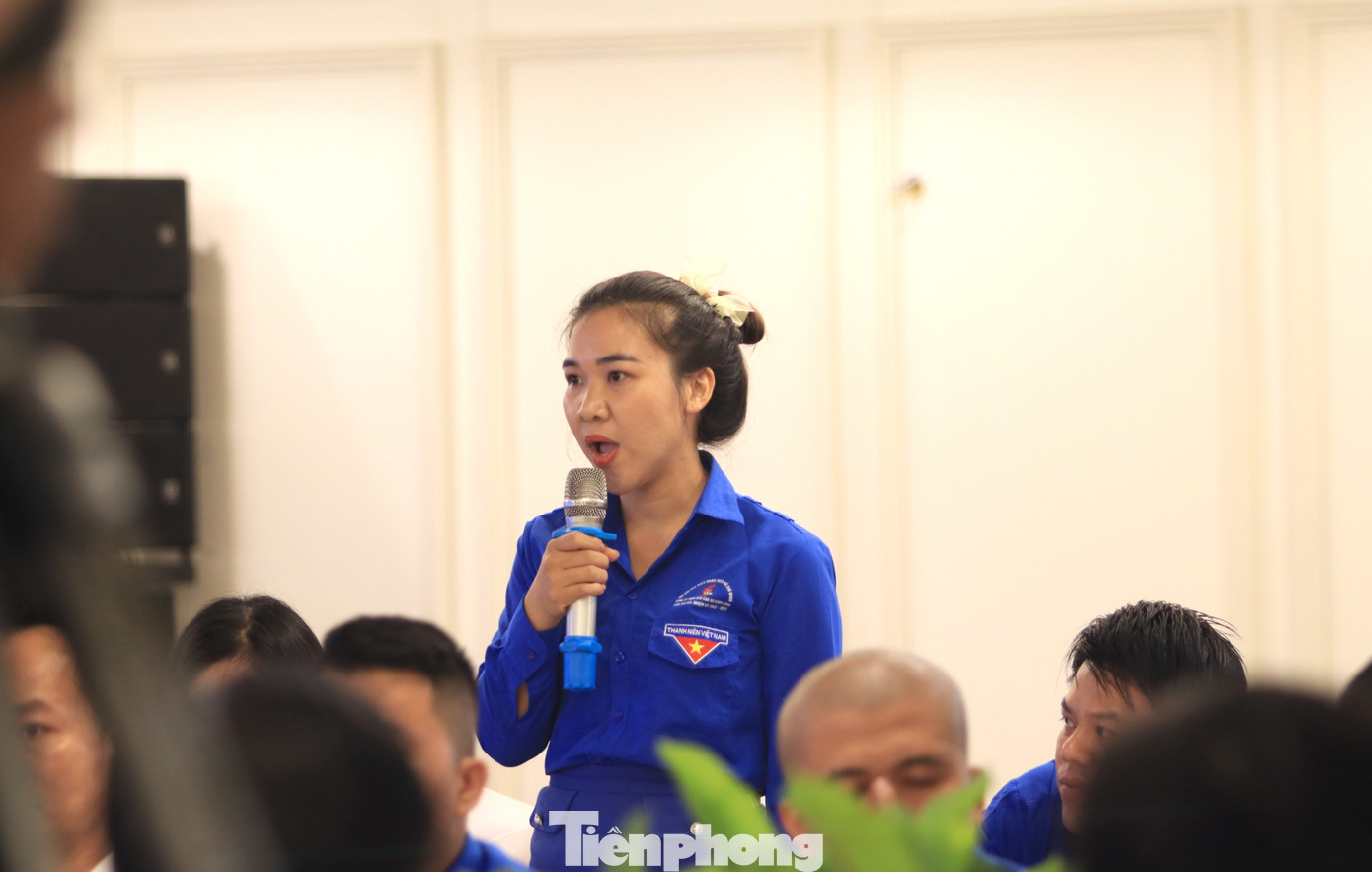 Các đại biểu đóng góp ý kiến, chia sẻ các mô hình, sáng kiến tại buổi tọa đàm.