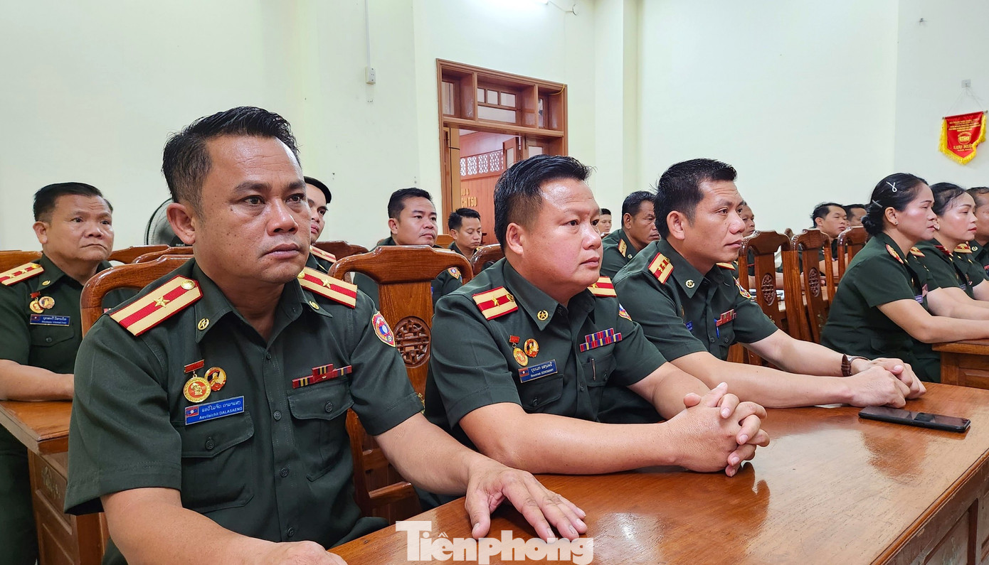 Các học viên đoàn cán bộ QĐND Lào của lớp tập huấn. Các học viên đoàn cán bộ QĐND Lào của lớp tập huấn.