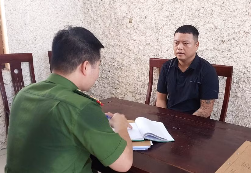 Đối tượng Ngô Công Vinh là một trong hai đối tượng cho vay nặng lãi để các con bạc tham gia cá độ bóng đá.