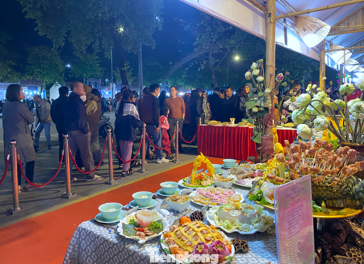 Cụ thể như: Trưng bày, giới thiệu điểm đến, sản phẩm du lịch, dịch vụ của Nghệ An và các tỉnh, thành phố; chế biến, trải nghiệm, quảng diễn các món ăn đặc trưng của Nghệ An và các vùng miền trong cả nước; trưng bày giới thiệu các sản phẩm OCOP, sản phẩm đặc trưng trong và ngoài tỉnh.