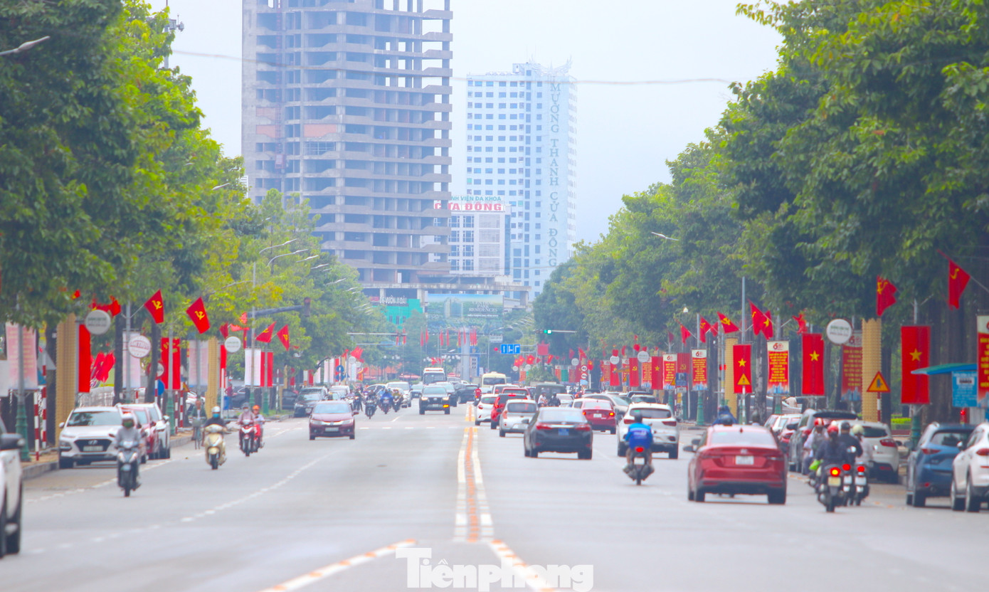 Trước đó để chuẩn bị cho ngày lễ lớn của thành phố, lãnh đạo thành phố Vinh đã lên kế hoạch chỉnh trang đô thị, trang trí các hệ thống đèn led, sửa sang vỉa hè ở các tuyến phố như Nguyễn Văn Cừ, Phố đi bộ, đường Phan Đình Phùng...