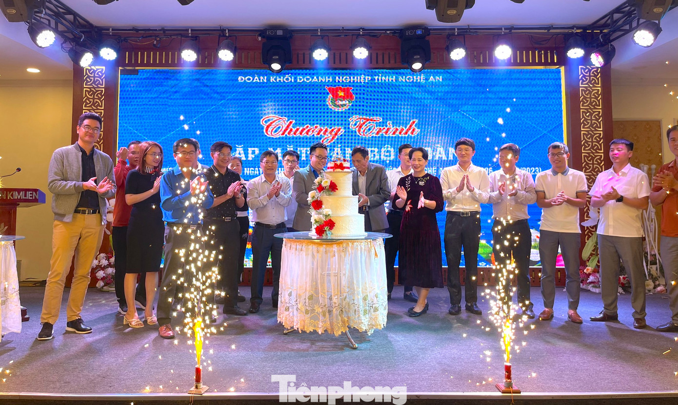 Tối 25/11 đã diễn ra lễ tổng kết giải và cắt bánh kỷ niệm 27 năm ngày thành lập Đoàn khối Doanh nghiệp.