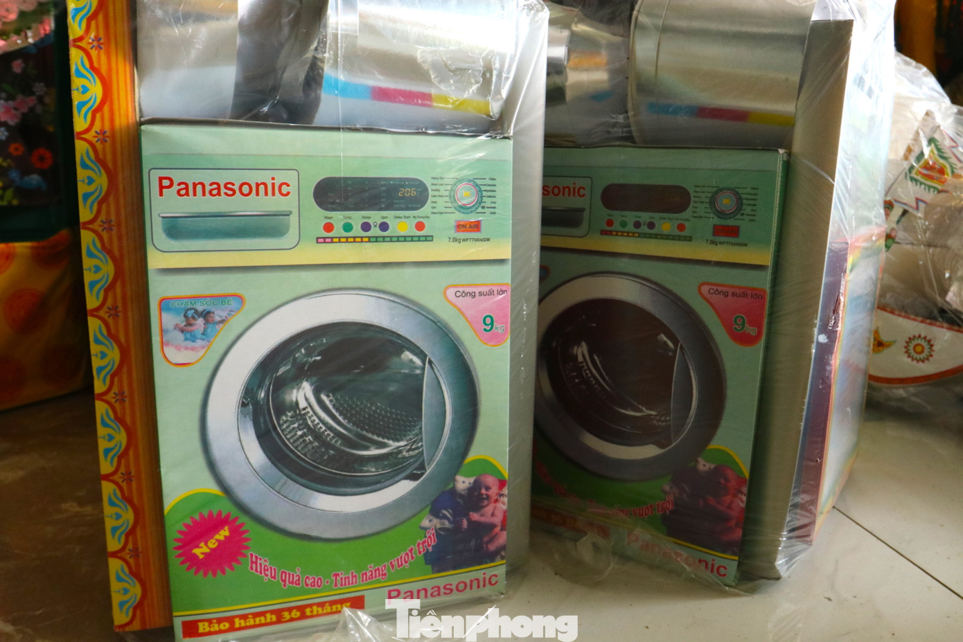 Những chiếc máy giặt cũng được làm trông như thật. Những chiếc máy giặt cũng được làm trông như thật.