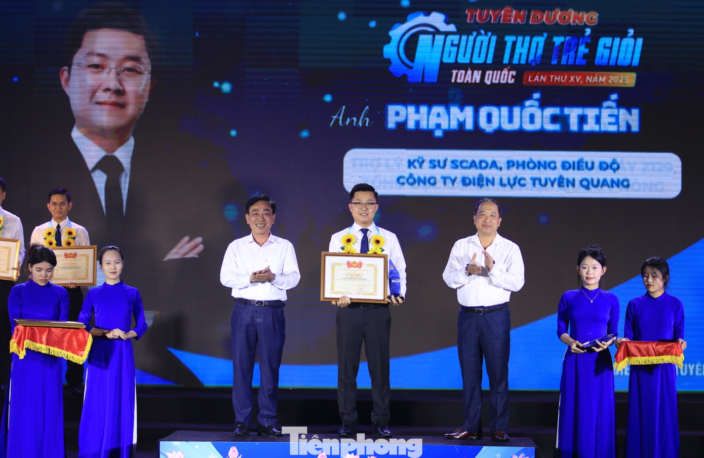 Tuyên dương 51 "Người thợ trẻ giỏi" toàn quốc lần thứ XV. Tuyên dương 51 "Người thợ trẻ giỏi" toàn quốc lần thứ XV.