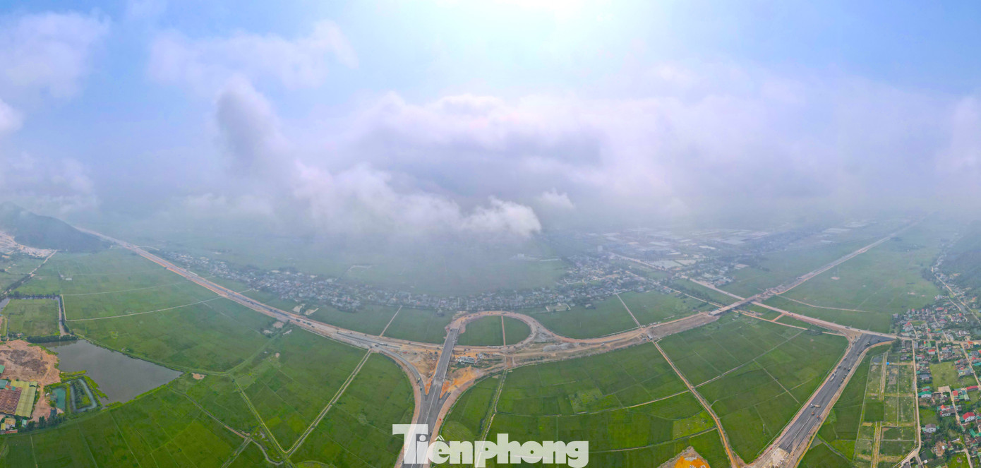 Dự án cao tốc Bắc - Nam đoạn Diễn Châu - Bãi Vọt dài 49,3 km, đi qua hai tỉnh Nghệ An (44,4 km) và Hà Tĩnh (4,9 km). Dự án được thực hiện theo hình thức đối tác công - tư (PPP), có tổng mức đầu tư 11.157 tỷ đồng. Trong đó nguồn vốn nhà đầu tư huy động khoảng 5.090 tỷ đồng và nguồn vốn Nhà nước tham gia hơn 6.060 tỷ đồng. Điểm đầu dự án tiếp nối dự án cao tốc đoạn Nghi Sơn - Diễn Châu tại nút giao Quốc lộ 7 và điểm cuối tại xã Thanh Bình Thịnh, huyện Đức Thọ, tỉnh Hà Tĩnh, thuộc nút giao quốc lộ 8 nối cao tốc Bãi Vọt - Hàm Nghi.