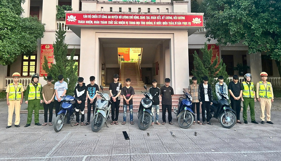 13 đối tượng tại cơ quan công an.