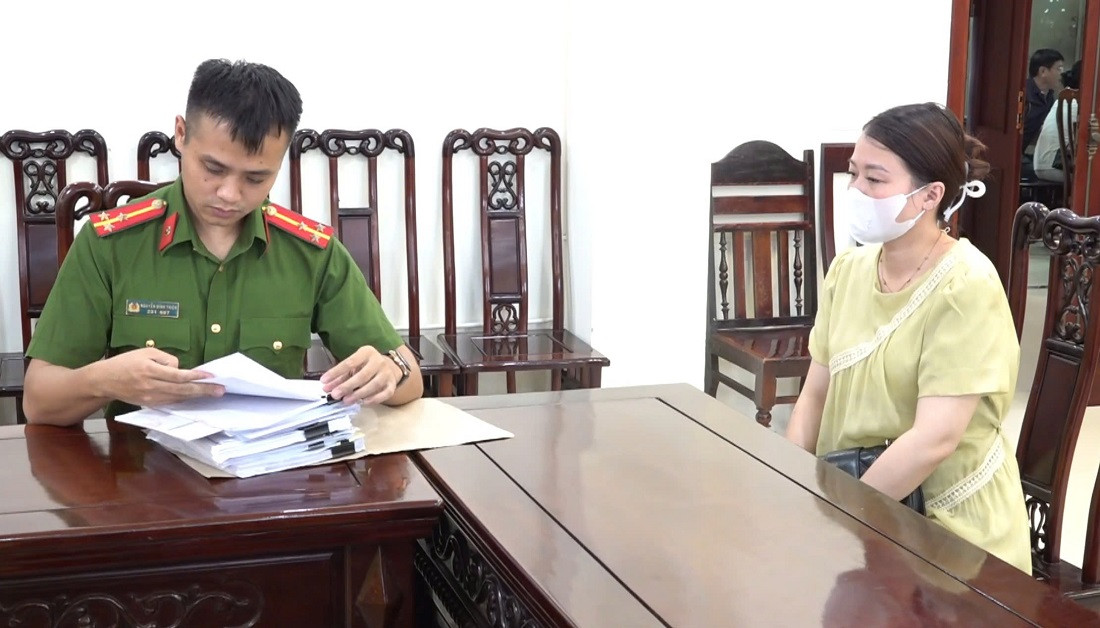 Đối tượng Hoàng Hải Ly tại cơ quan công an.