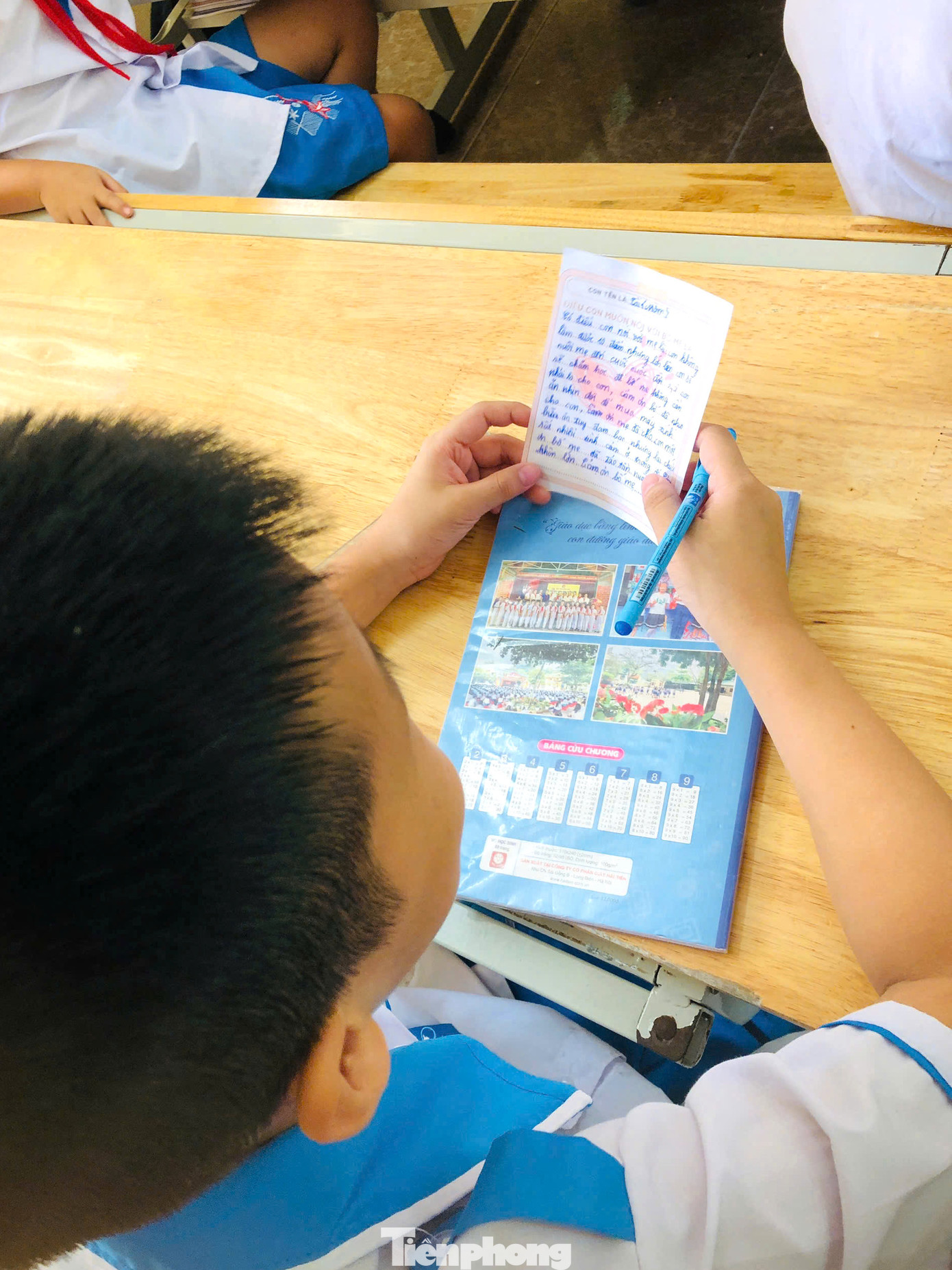 Bên cạnh việc triển khai hộp thư gửi đến nhà trường, các em thiếu nhi còn được bày tỏ suy nghĩ và tâm tư của mình dành cho các bậc phụ huynh bằng việc viết thư gửi đến cha, mẹ, ông, bà trong buổi họp phụ huynh.