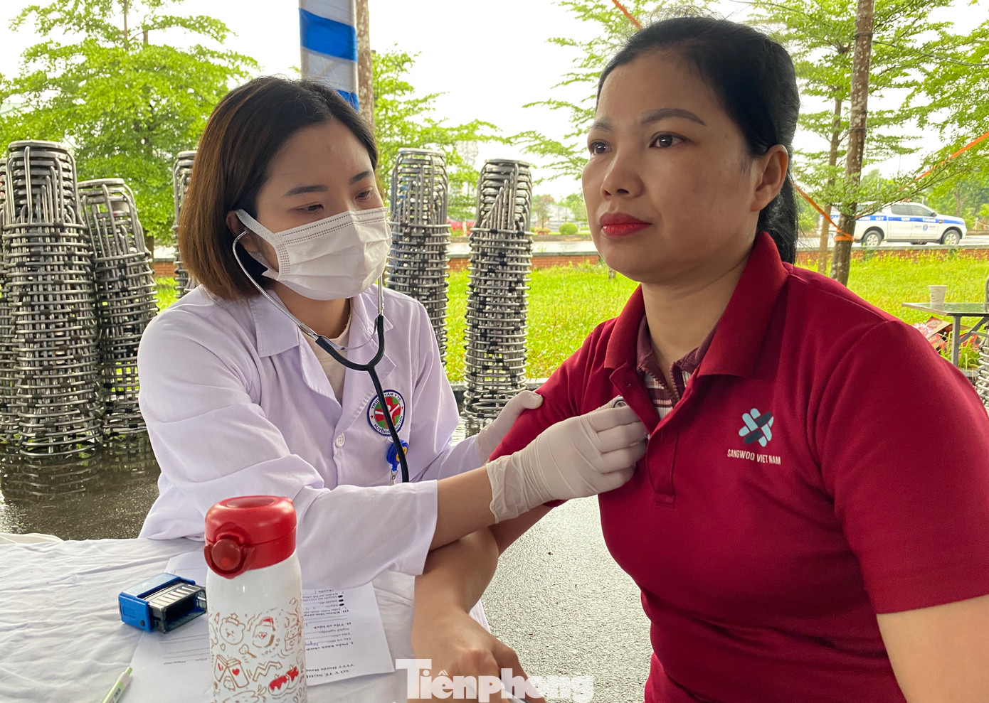 Bên cạnh đó, các bệnh nhân còn được chỉ định thực hiện các dịch vụ cận lâm sàng như: siêu âm tổng quát, siêu âm tuyến giáp, X-quang tim phổi, điện tim. Bên cạnh đó, các bệnh nhân còn được chỉ định thực hiện các dịch vụ cận lâm sàng như: siêu âm tổng quát, siêu âm tuyến giáp, X-quang tim phổi, điện tim.