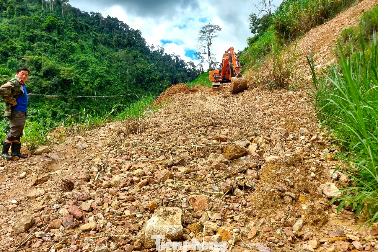Tuyến đường bản Xiêng Thù (xã Chiêu Lưu) - đi xã Bảo Thắng có 5 tràn thấp nên bị nước ngập gây cô lập các bản xung quanh dài ngày. Trên tuyến này cũng có 2 điểm sạt lở với gần 900m3 đất đá khiến giao thông bị ảnh hưởng.
