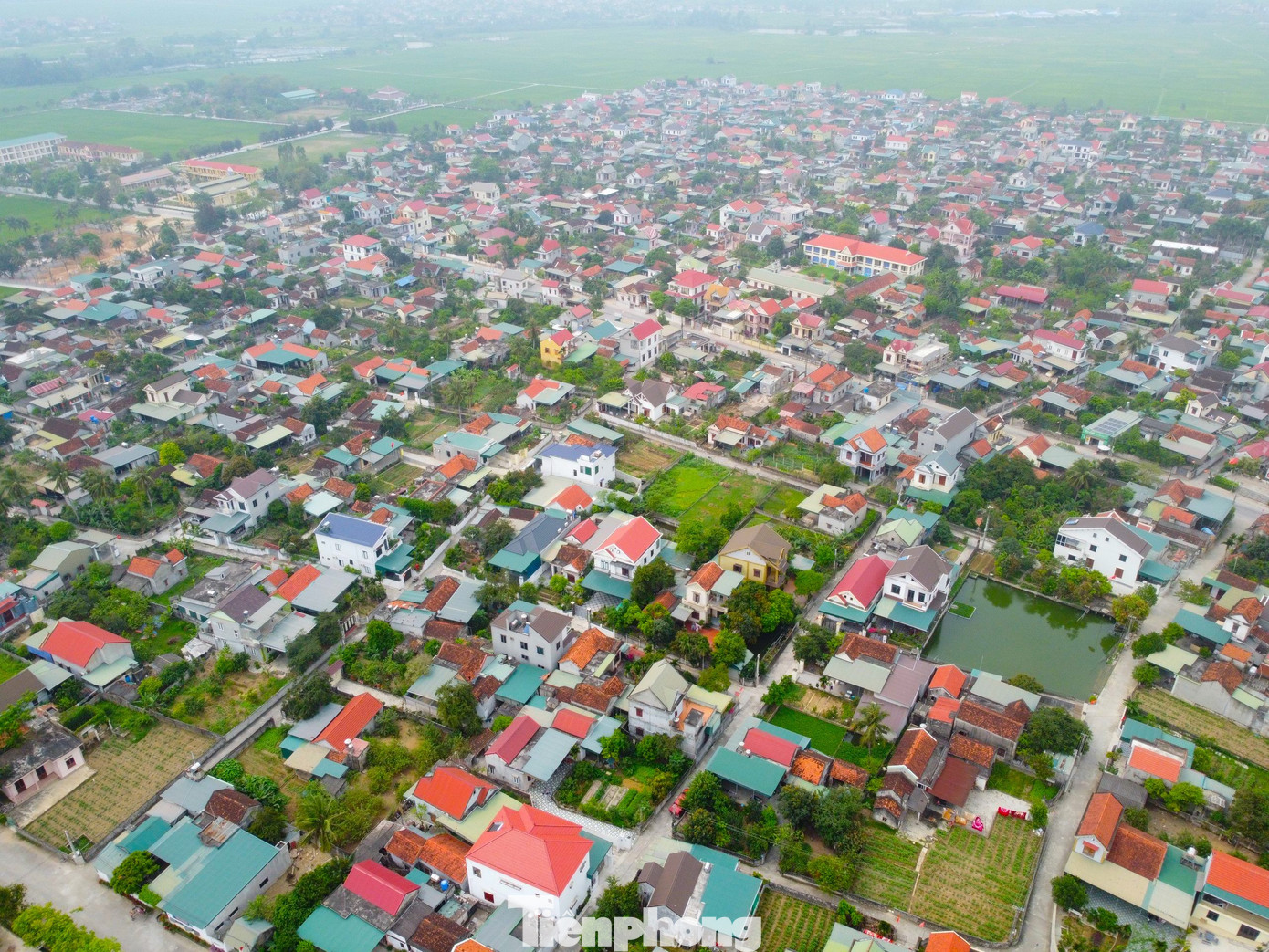 Xã Quỳnh Đôi có dân số khoảng 6.000 người. Xã Quỳnh Hậu có khoảng 9.000 nhân khẩu.