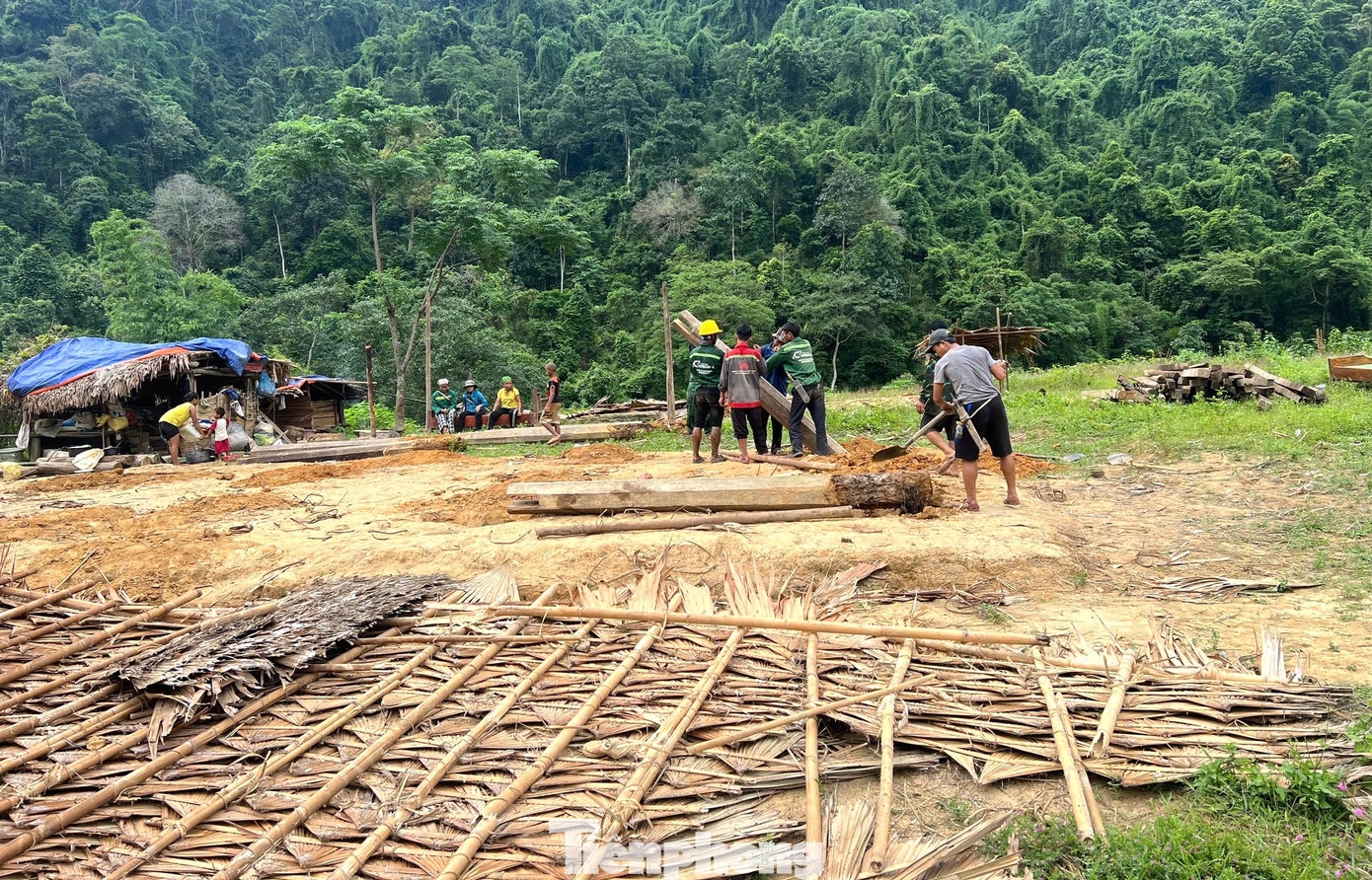 Ông Lê Thanh Hải - Bí thư Đảng uỷ xã Môn Sơn cho biết, theo kế hoạch của huyện, dự kiến sẽ huy động tổng lực các lực lượng ở địa phương để giúp bà con xóa nhà tạm, làm nhà mới. Các lực lượng sẽ cố gắng phấn đấu hoàn thành đúng thời hạn.
