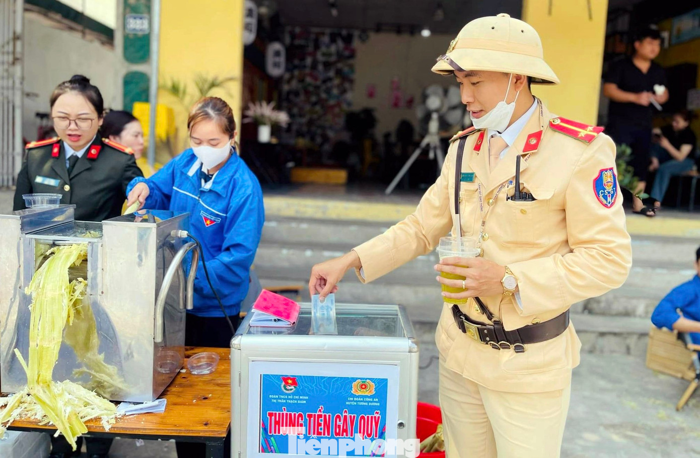 Chỉ trong 1 ngày, chương trình đã gây quỹ được 12 triệu 825 nghìn đồng. Số lượng mía nguyên liệu đã tiêu thụ là hơn 5 tạ. Ảnh: Lô Lan