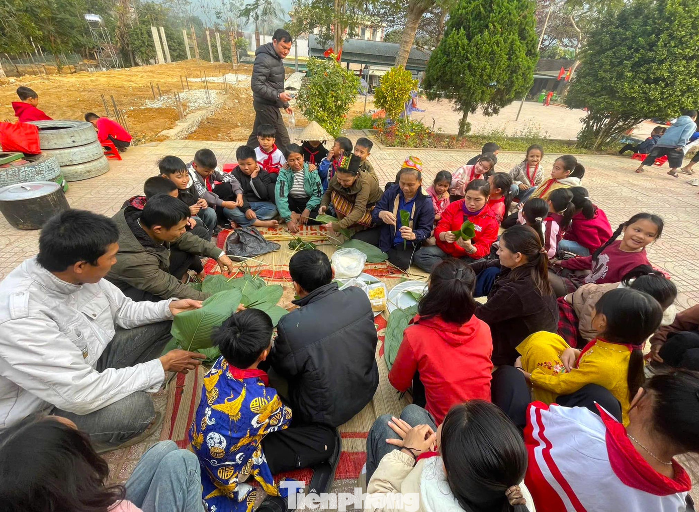 Theo các giáo viên, hoạt động được tổ chức nhằm cho học sinh trong trường trải nghiệm không khí Tết cổ truyền ấm cúng, ý nghĩa.