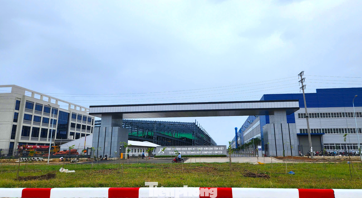 Dự án Nhà máy KHKT Kim loại Tân Việt có tổng số vốn đầu tư là 125,2 triệu USD đã đi vào hoạt động và đang tiếp tục xây dựng thêm khu nhà xưởng tại Khu công nghiệp WHA. Dự án Nhà máy KHKT Kim loại Tân Việt có tổng số vốn đầu tư là 125,2 triệu USD đã đi vào hoạt động và đang tiếp tục xây dựng thêm khu nhà xưởng tại Khu công nghiệp WHA.