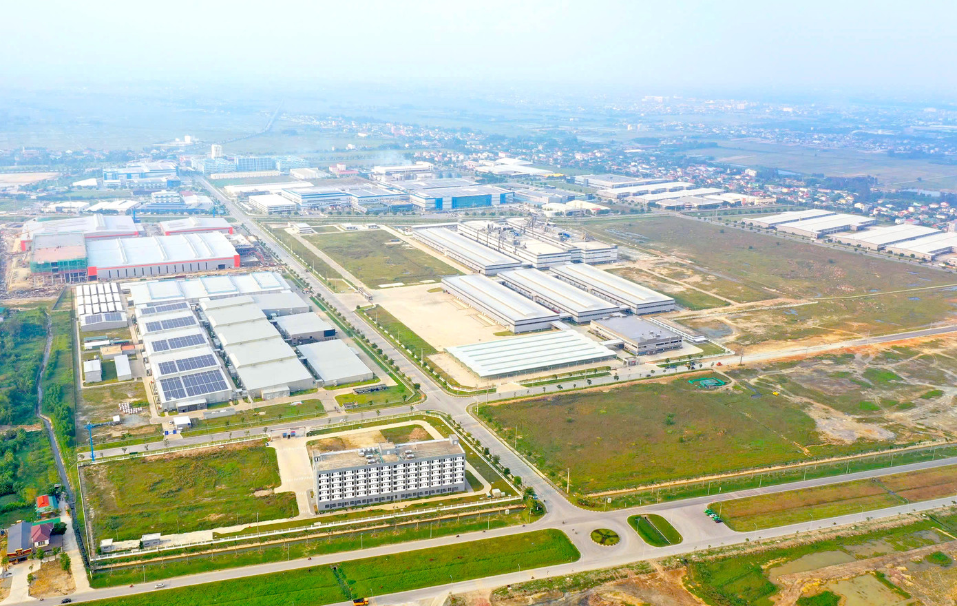 Với việc thành lập Cụm công nghiệp Đô Lăng II hứa hẹn sẽ thu hút được thêm nhiều doanh nghiệp, các dự án công nghiệp sạch, thân thiện với môi trường, đảm bảo bảo vệ sinh môi trường và phát triển bền vững. Với việc thành lập Cụm công nghiệp Đô Lăng II hứa hẹn sẽ thu hút được thêm nhiều doanh nghiệp, các dự án công nghiệp sạch, thân thiện với môi trường, đảm bảo bảo vệ sinh môi trường và phát triển bền vững.