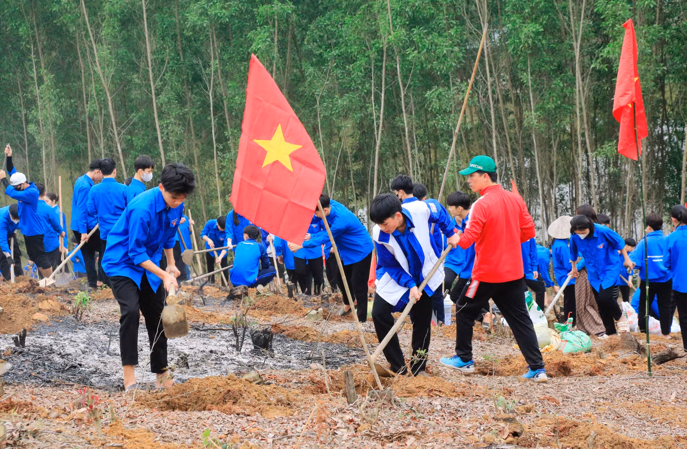 Chương trình được tổ chức nhằm phát huy truyền thống tốt đẹp về “Tết trồng cây đời đời nhớ ơn Bác Hồ” trong dịp chào Xuân năm mới. Đồng thời tuyên truyền, nâng cao nhận thức cho học sinh, đoàn viên thanh niên về ý nghĩa trồng cây, trồng rừng và bảo vệ rừng; cải tạo môi trường, xây dựng cảnh quan xanh - sạch - đẹp, bền vững; Tăng cường công tác quản lý, bảo vệ, phát triển rừng ngay từ những ngày đầu năm. Chương trình được tổ chức nhằm phát huy truyền thống tốt đẹp về “Tết trồng cây đời đời nhớ ơn Bác Hồ” trong dịp chào Xuân năm mới. Đồng thời tuyên truyền, nâng cao nhận thức cho học sinh, đoàn viên thanh niên về ý nghĩa trồng cây, trồng rừng và bảo vệ rừng; cải tạo môi trường, xây dựng cảnh quan xanh - sạch - đẹp, bền vững; Tăng cường công tác quản lý, bảo vệ, phát triển rừng ngay từ những ngày đầu năm.