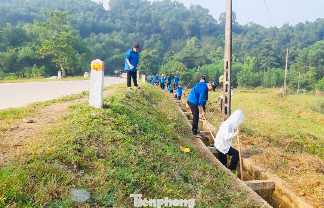 Những tuyến mương được nạo vét sạch bùn đất ứ đọng bên trong.