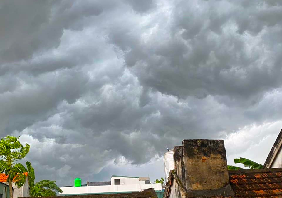 Sau khi đám mây bay qua, khu vực thành phố Vinh và các huyện lân cận đã xảy ra một trận mưa kéo dài hơn một giờ đồng hồ. Sau khi đám mây bay qua, khu vực thành phố Vinh và các huyện lân cận đã xảy ra một trận mưa kéo dài hơn một giờ đồng hồ.