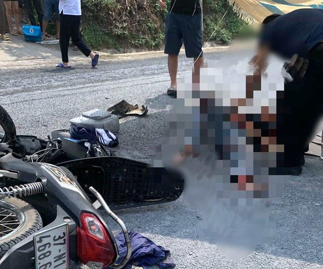 Vụ tai nạn đã khiến 1 em tử vong, 2 em bị thương nặng. Vụ tai nạn đã khiến 1 em tử vong, 2 em bị thương nặng.