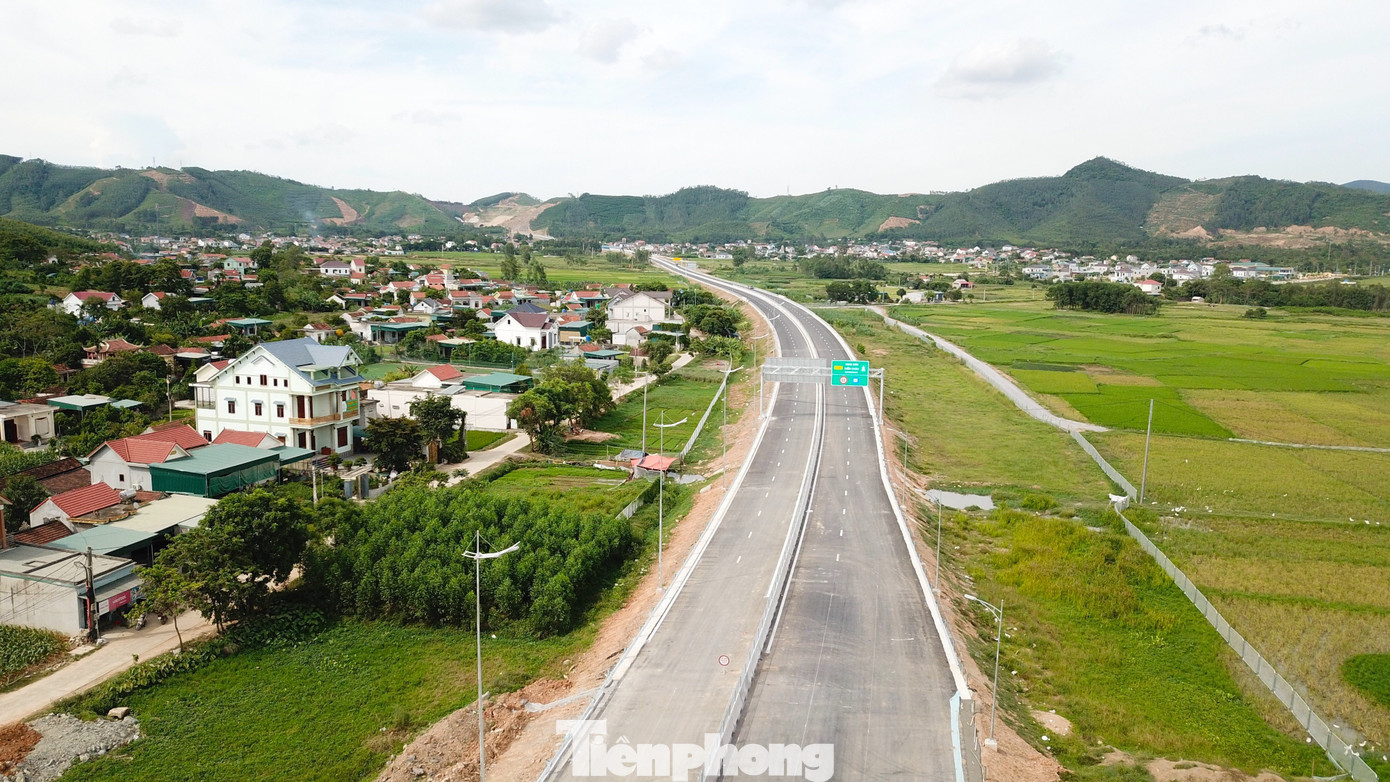 Các phương tiện ô tô đủ điều kiện có thể đi vào tuyến cao tốc này gồm ô tô con, ô tô khách dưới 16 chỗ ngồi, ô tô tải dưới 10 tấn.