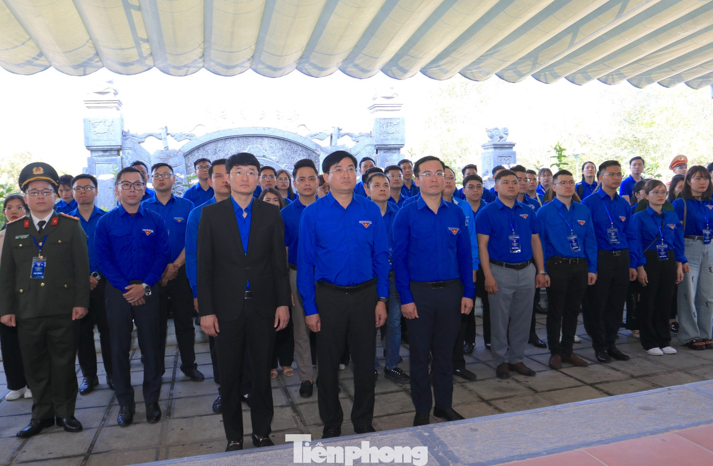 Đến dâng hương Khu di tích lịch sử Quốc gia Truông Bồn (xã Mỹ Sơn, huyện Đô Lương, Nghệ An), các đại biểu đã thành kính, tri ân những anh hùng liệt sĩ đã hy sinh vì độc lập tự do của Tổ quốc. Đến dâng hương Khu di tích lịch sử Quốc gia Truông Bồn (xã Mỹ Sơn, huyện Đô Lương, Nghệ An), các đại biểu đã thành kính, tri ân những anh hùng liệt sĩ đã hy sinh vì độc lập tự do của Tổ quốc.