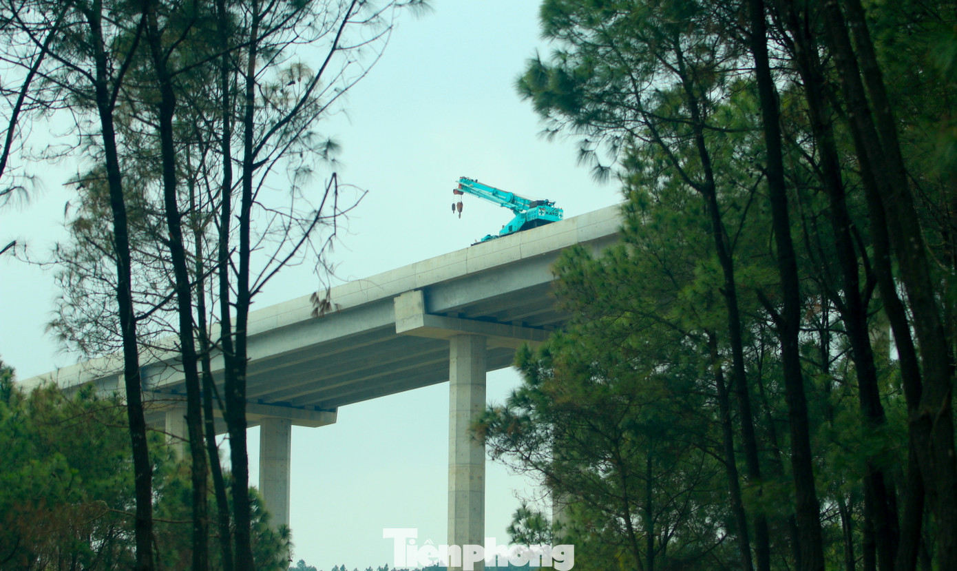 Trong đó, cầu Thần Vũ 2, dài 1.287m với 32 nhịp dầm Super T. Còn cầu Ồ Ồ dài cầu 879,4m với 22 nhịp dầm Super T. Hai cầu nằm ở địa phận xã Nghi Đồng (huyện Nghi Lộc, tỉnh Nghệ An).