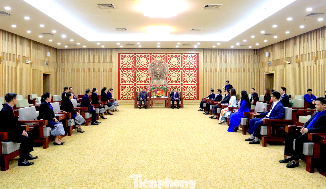 Toàn cảnh buổi gặp gỡ, chào xã giao của Đoàn Thanh niên Nhân dân Cách mạng Lào với lãnh đạo tỉnh Nghệ An. Toàn cảnh buổi gặp gỡ, chào xã giao của Đoàn Thanh niên Nhân dân Cách mạng Lào với lãnh đạo tỉnh Nghệ An.