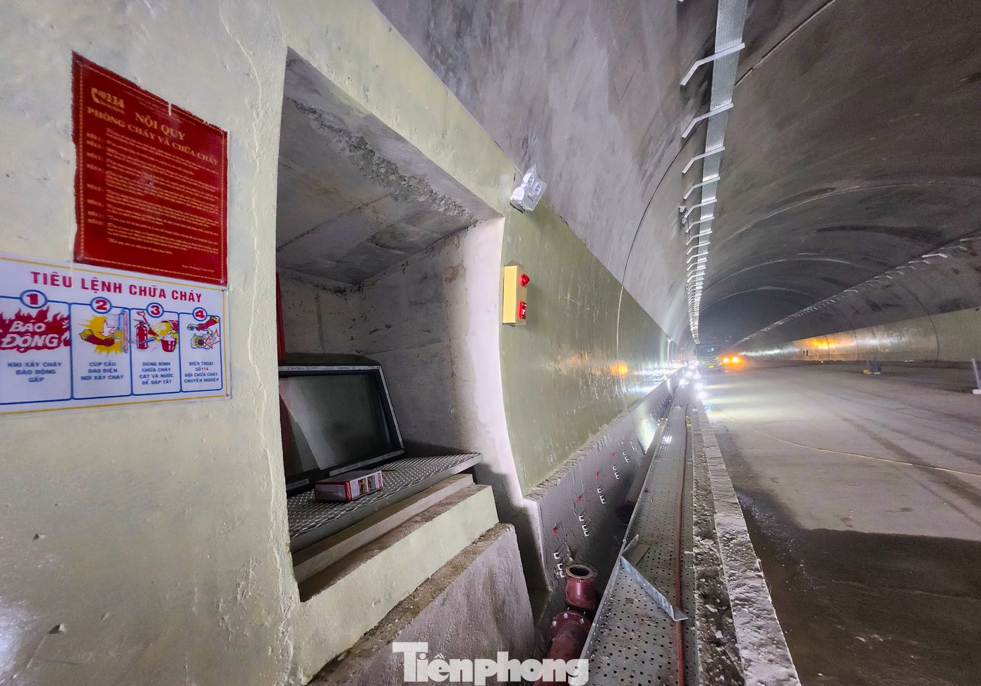 Các hệ thống phòng cháy chữa cháy, quạt thông gió, đèn chiếu sáng trong hầm đã được các đơn vị thi công lắp đặt hoàn thiện.