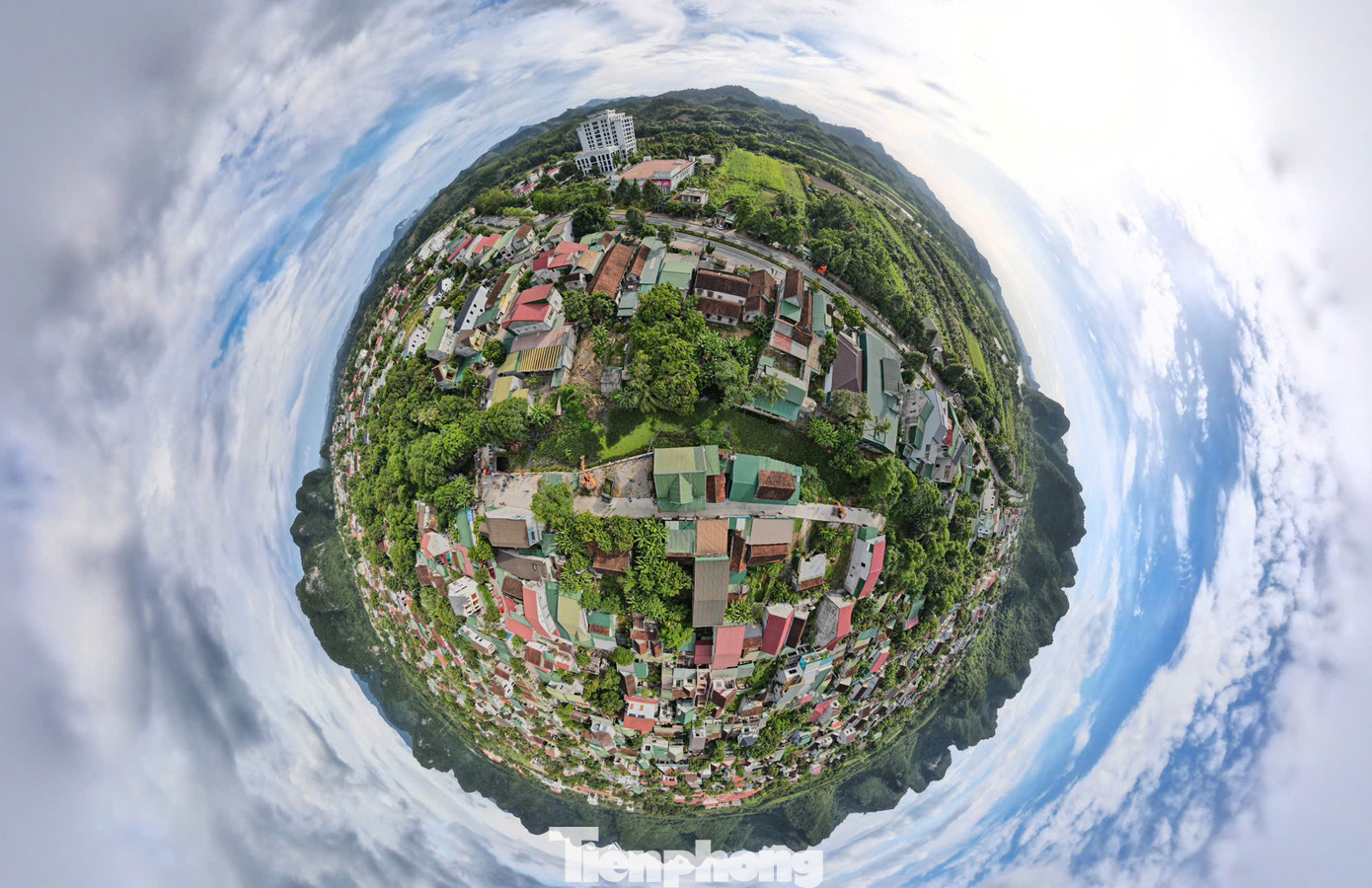 “Mỗi dòng suối được khơi thông hôm nay sẽ là mạch nguồn cho sự sống, mỗi hành động nhỏ sẽ góp phần tạo nên những chuyển biến lớn, lan tỏa tinh thần trách nhiệm vì cộng đồng trong thế hệ trẻ&quot; - Bí thư Tỉnh Đoàn Nghệ An nhấn mạnh.