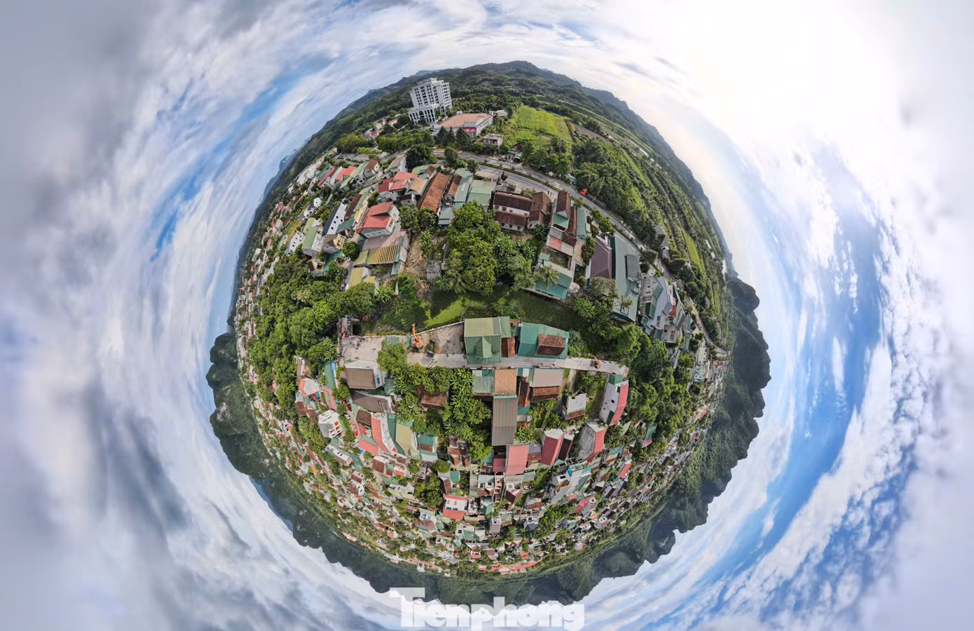 “Mỗi dòng suối được khơi thông hôm nay sẽ là mạch nguồn cho sự sống, mỗi hành động nhỏ sẽ góp phần tạo nên những chuyển biến lớn, lan tỏa tinh thần trách nhiệm vì cộng đồng trong thế hệ trẻ" - Bí thư Tỉnh Đoàn Nghệ An nhấn mạnh.