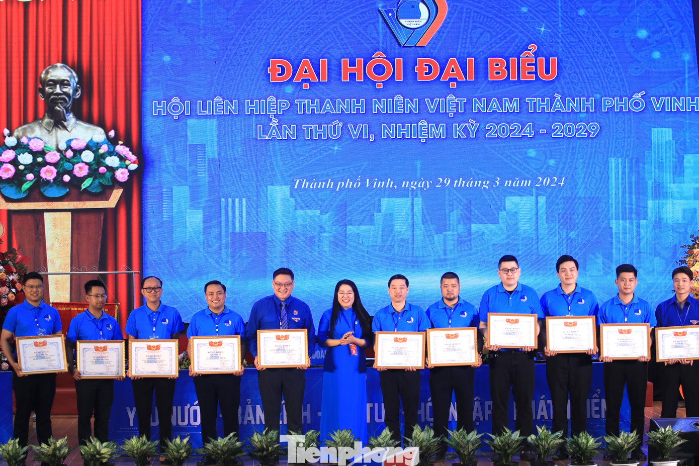 Trao tặng bằng khen cho các cá nhân có thành tích xuất sắc trong công tác Hội và Phong trào thanh niên nhiệm kỳ 2019-2024. Trao tặng bằng khen cho các cá nhân có thành tích xuất sắc trong công tác Hội và Phong trào thanh niên nhiệm kỳ 2019-2024.