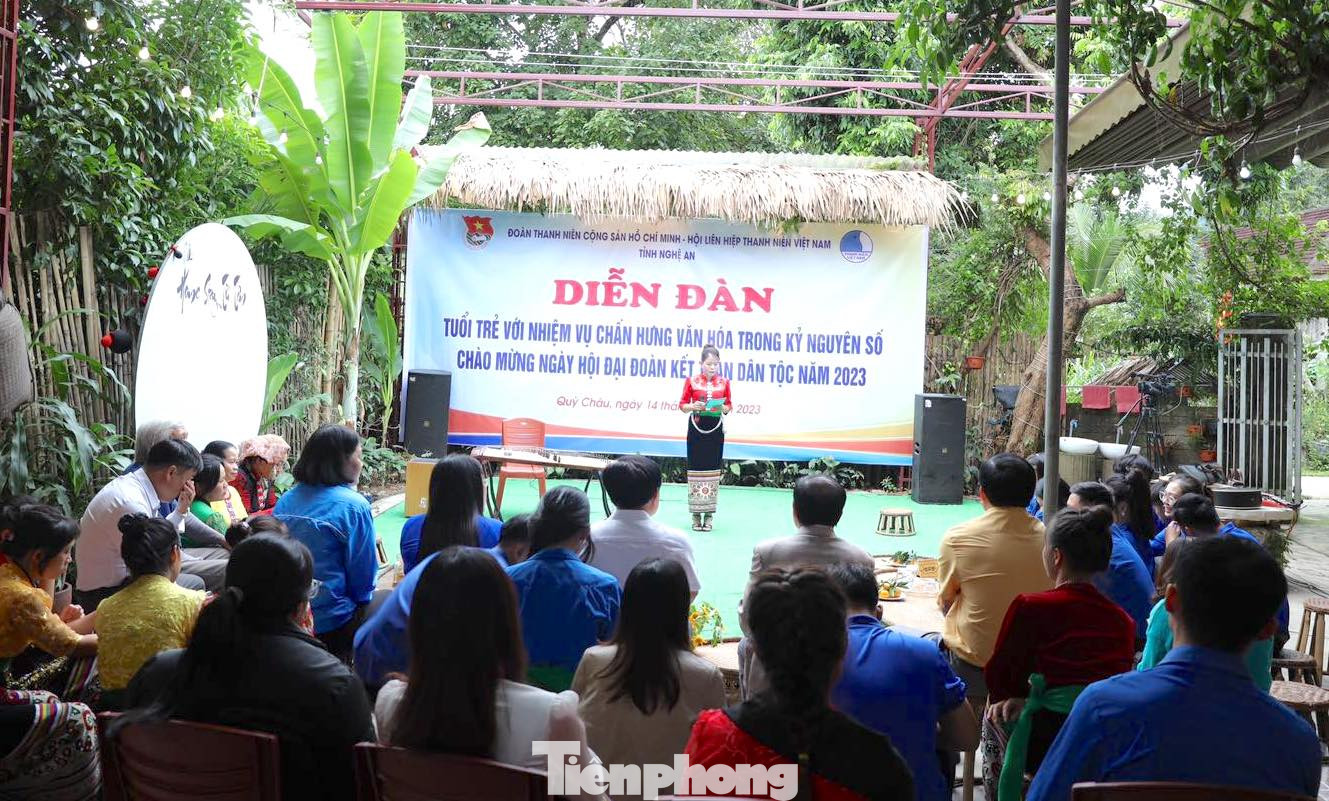 Tỉnh Đoàn Nghệ An vừa tổ chức diễn đàn “Tuổi trẻ với nhiệm vụ chấn hưng văn hóa trong kỷ nguyên số” năm 2023. Diễn đàn được tổ chức nhằm hướng tới chào mừng ngày Hội đại đoàn kết toàn dân tộc 18/11, cùng với mục tiêu nâng cao hiểu biết cho thanh niên về vai trò vị trí của văn hóa, đặc biệt trên môi trường số. Tỉnh Đoàn Nghệ An vừa tổ chức diễn đàn “Tuổi trẻ với nhiệm vụ chấn hưng văn hóa trong kỷ nguyên số” năm 2023. Diễn đàn được tổ chức nhằm hướng tới chào mừng ngày Hội đại đoàn kết toàn dân tộc 18/11, cùng với mục tiêu nâng cao hiểu biết cho thanh niên về vai trò vị trí của văn hóa, đặc biệt trên môi trường số.