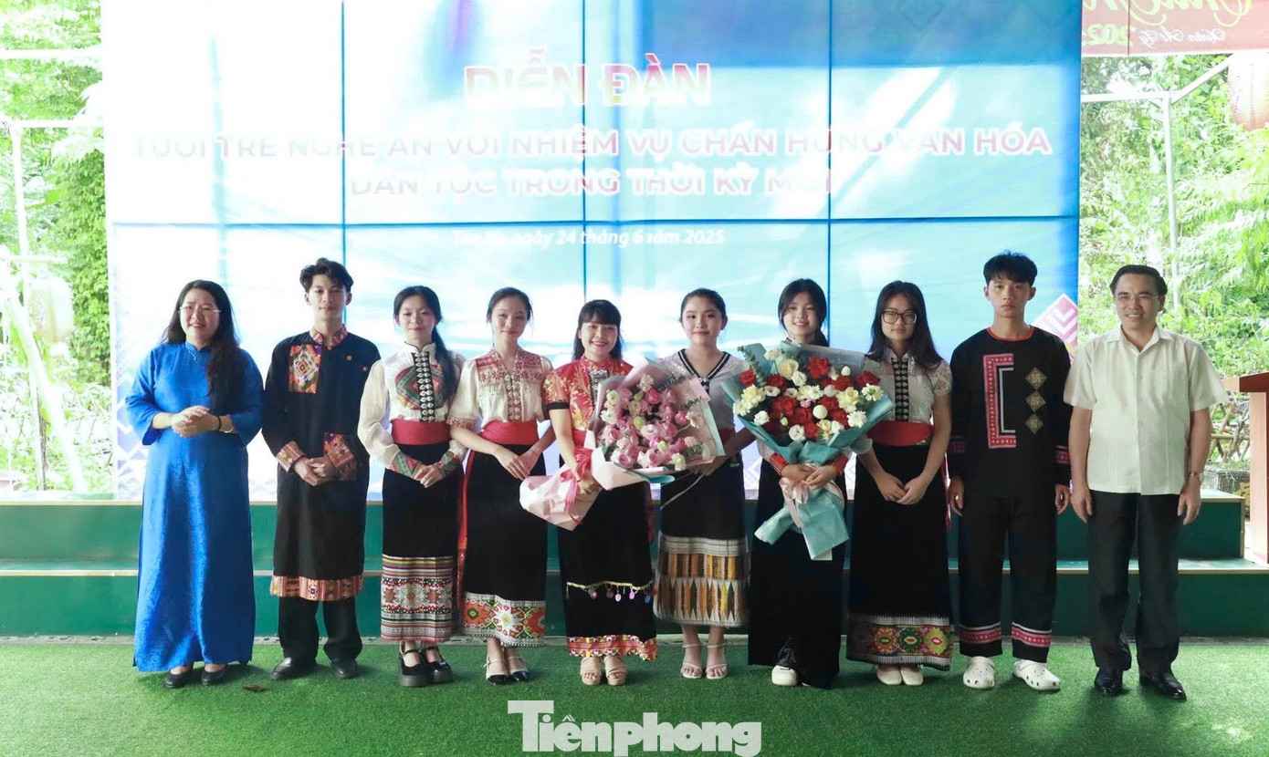 Cũng tại diễn đàn, Ban Thường vụ Tỉnh Đoàn Nghệ An đã tổ chức Lễ ra mắt CLB “Thanh niên bảo tồn di sản văn hóa dân tộc tỉnh Nghệ An” với 28 thành viên.