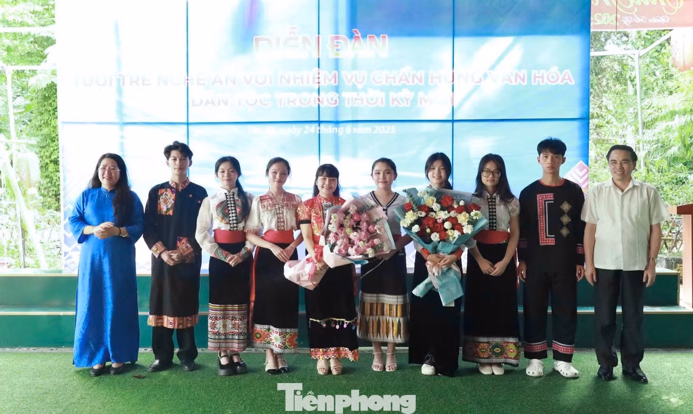 Cũng tại diễn đàn, Ban Thường vụ Tỉnh Đoàn Nghệ An đã tổ chức Lễ ra mắt CLB “Thanh niên bảo tồn di sản văn hóa dân tộc tỉnh Nghệ An” với 28 thành viên.