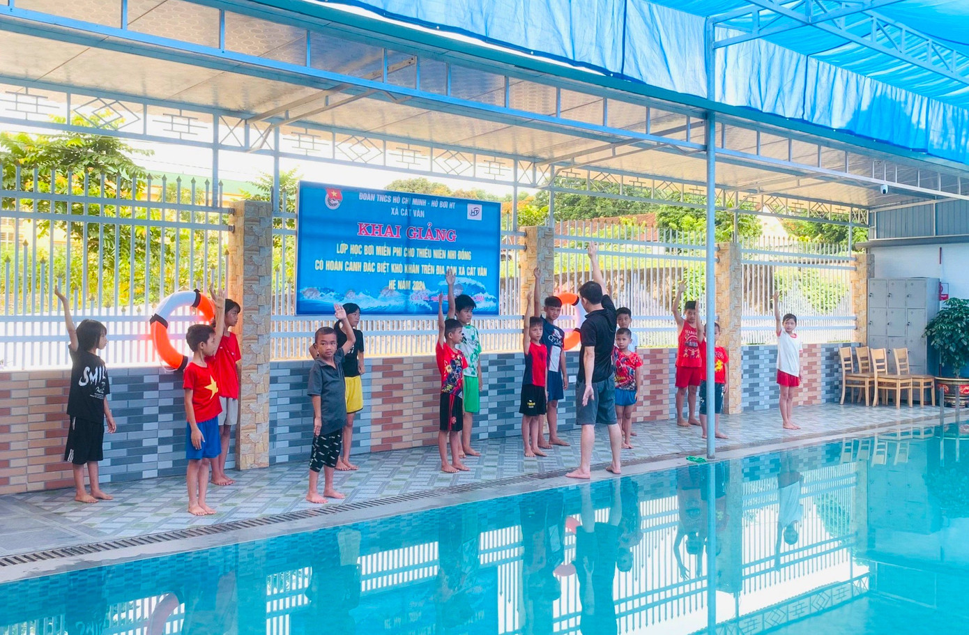 Tại xã Thanh Đồng và xã Cát Văn (huyện Thanh Chương) đã tổ chức các lớp dạy bơi miễn phí với hơn 40 thiếu nhi tham gia.