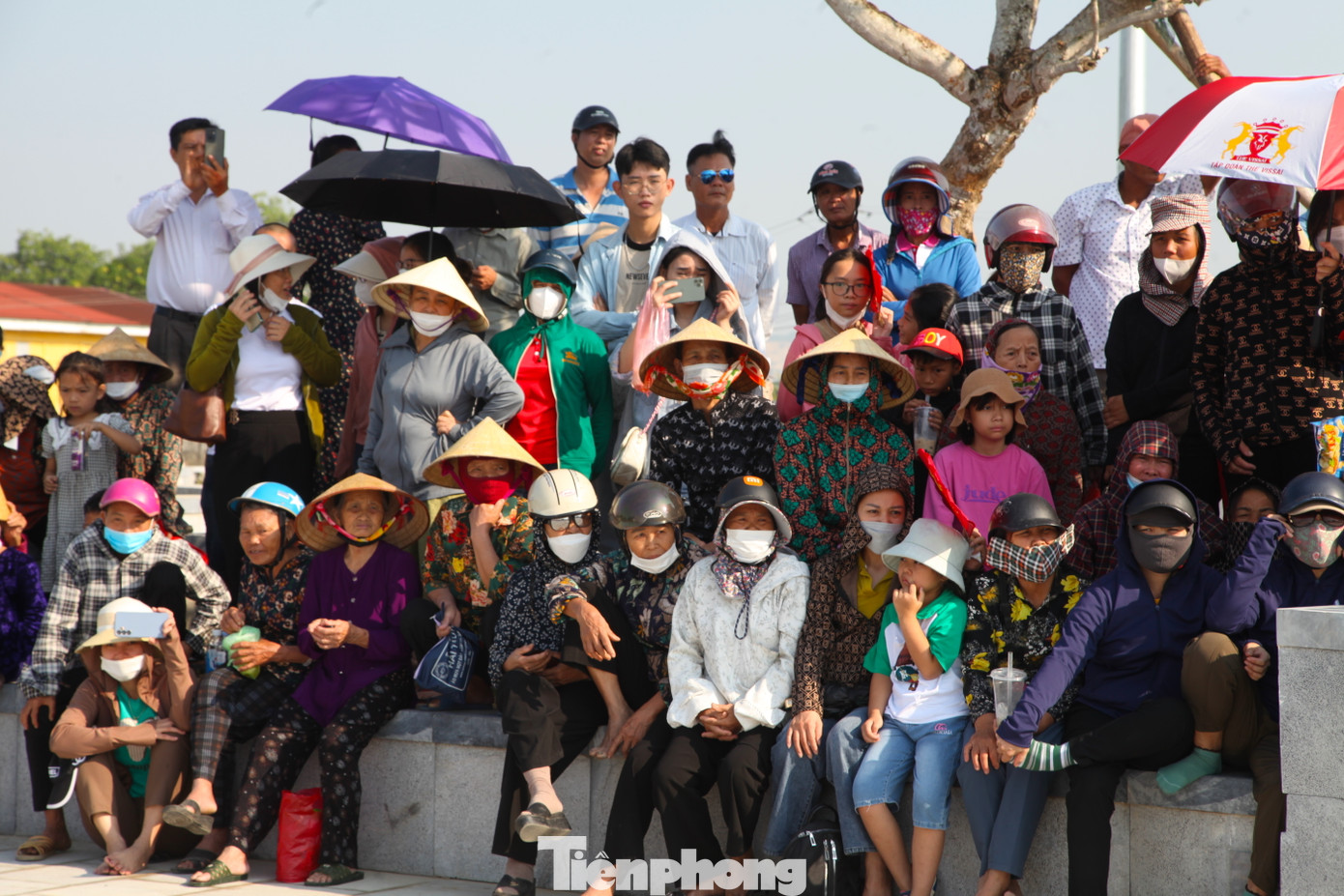 Màn biểu diễn của 1.000 em thiếu niên nhi đồng thu hút sự quan tâm của đông đảo người dân trên địa bàn huyện Hưng Nguyên.