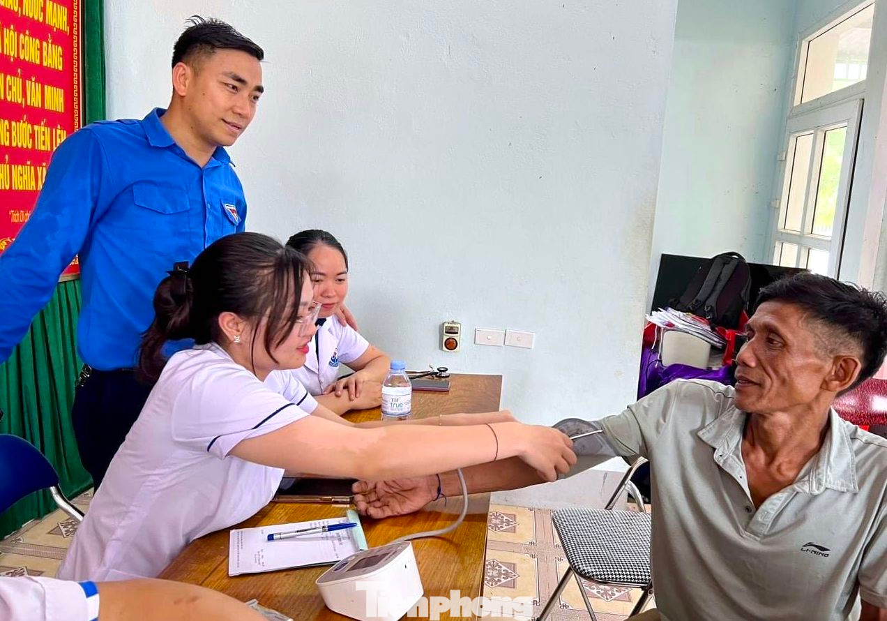 Tổ chức nhiều chương trình khám và cấp phát thuốc miễn phí cho hơn 4.500 người dân. Các đoàn viên thanh niên toàn tỉnh cũng tiến hành mở 15 lớp dạy bơi miễn phí cho hơn 800 thiếu nhi dịp hè 2024.