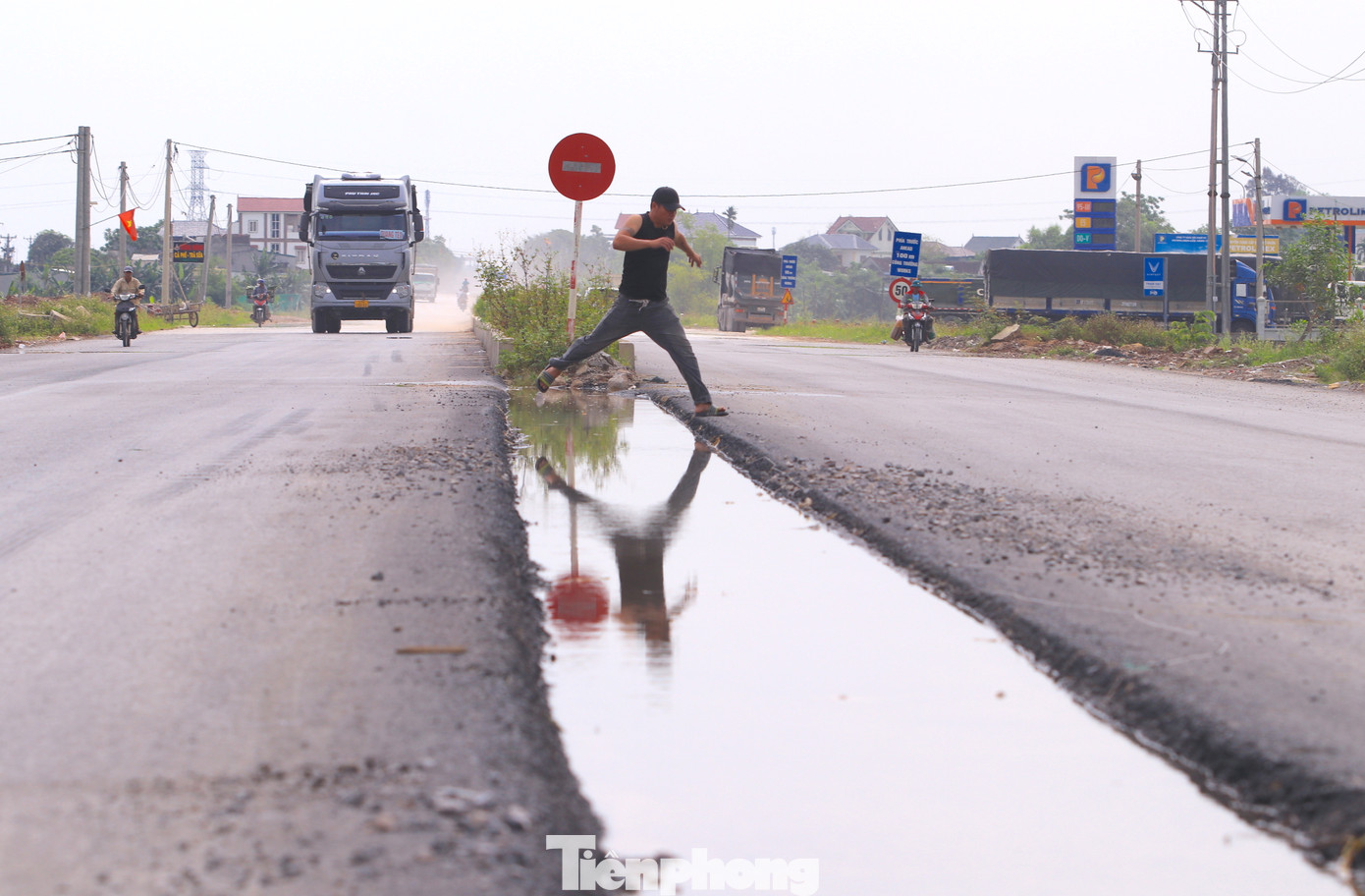 Nhiều đoạn hiện vẫn chưa thể thi công hoàn thiện khiến giao thông bị ảnh hưởng nghiêm trọng.