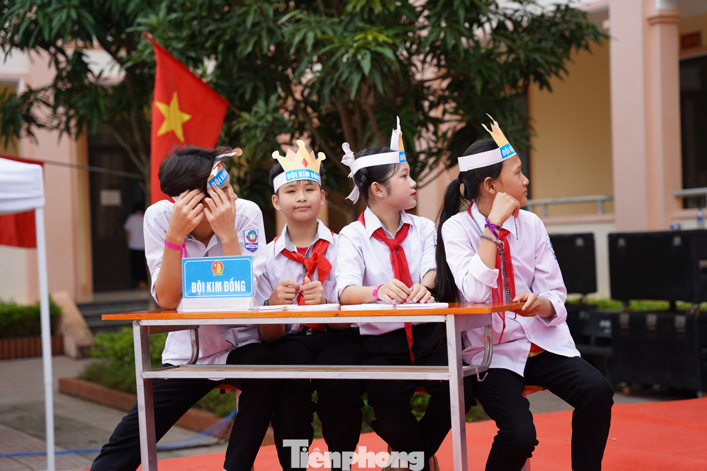 Các em học sinh tham gia hội thi “Tìm hiểu chiến thắng lịch sử Điện Biên Phủ” với nhiều thông tin bổ ích, ý nghĩa. Các em học sinh tham gia hội thi “Tìm hiểu chiến thắng lịch sử Điện Biên Phủ” với nhiều thông tin bổ ích, ý nghĩa.