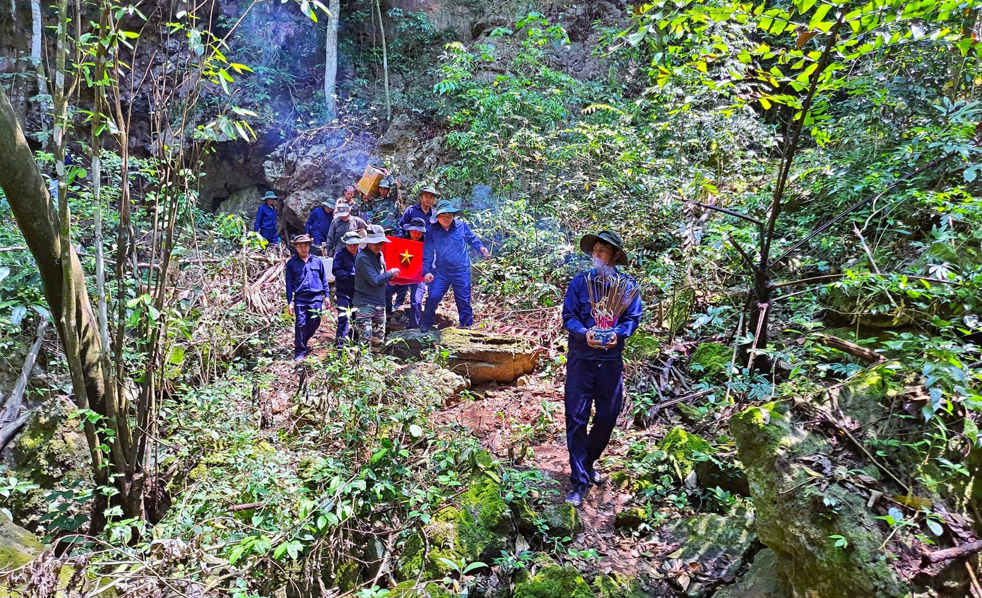 Sau khi làm thủ tục cần thiết, hài cốt các liệt sĩ được Đội Quy tập đưa về thờ tự tại Nhà tưởng niệm Chủ tịch Hồ Chí Minh và các liệt sĩ là Quân tình nguyện và chuyên gia Việt Nam đóng tại tỉnh Xiêng Khoảng (Lào). Sau khi làm thủ tục cần thiết, hài cốt các liệt sĩ được Đội Quy tập đưa về thờ tự tại Nhà tưởng niệm Chủ tịch Hồ Chí Minh và các liệt sĩ là Quân tình nguyện và chuyên gia Việt Nam đóng tại tỉnh Xiêng Khoảng (Lào).